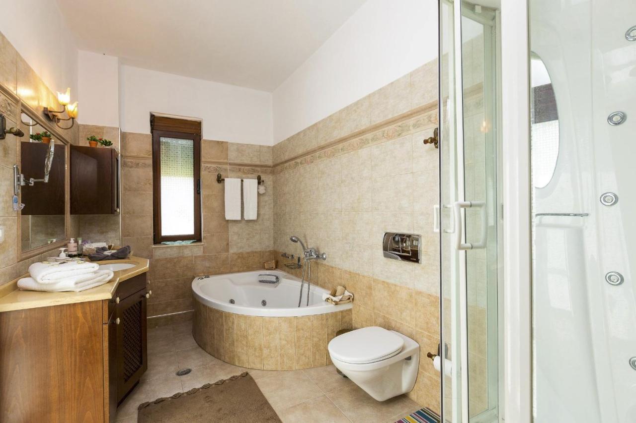 Villa Natura - With Private Heated Pool Tria Monastiria Bagian luar foto